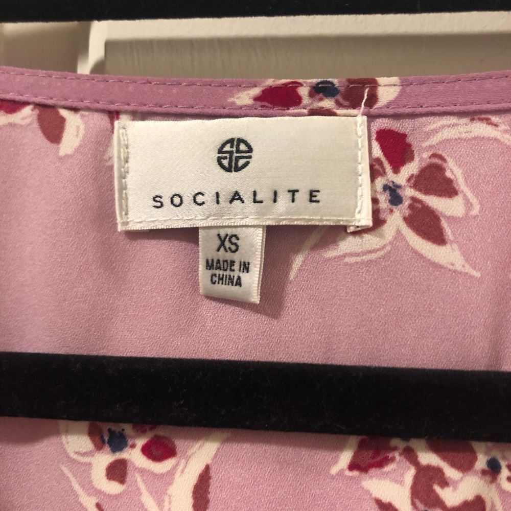 Socialite Button Front Top - Picture 5 of 7